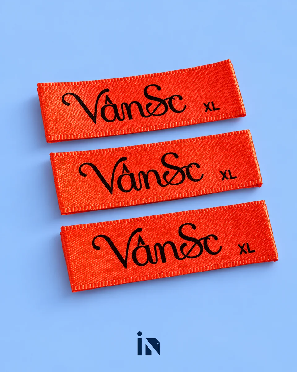 In nhãn satin VanSc màu cam có size XL theo yêu cầu
